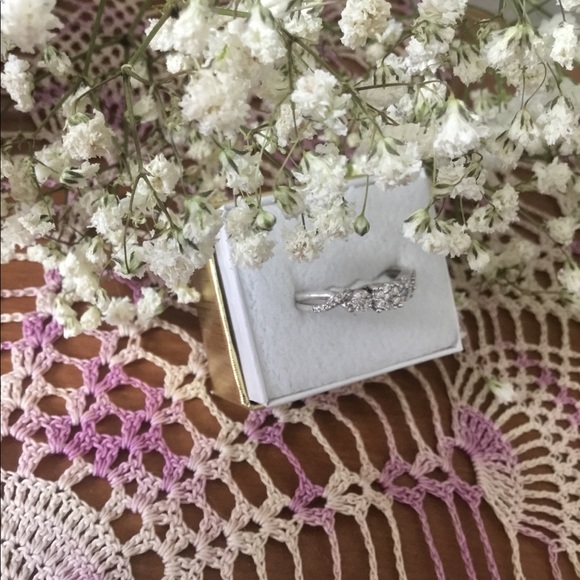 Beautiful Sterling Silver & Diamond Ring💍💎💍 - Picture 2 of 4